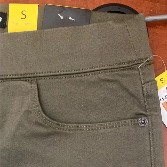 Dkny Womens Comfort Stretch Pull-on Bermuda Shorts S Color Olive - Picture 7 of 10